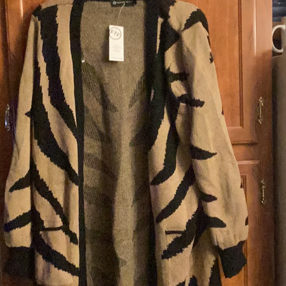 Sweater Brand New ( fashion to Figure)
